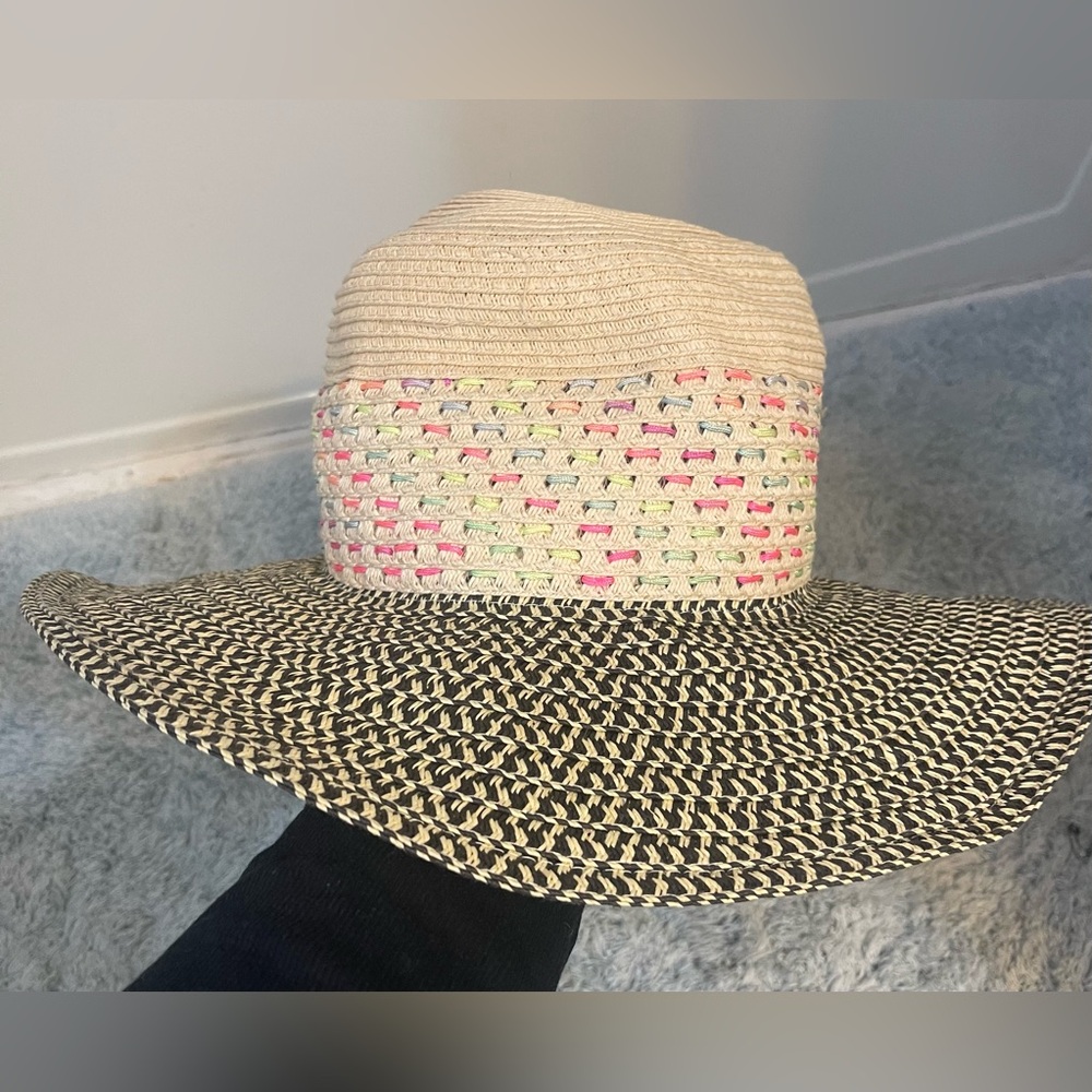 Anna and Ava women’s paper hat